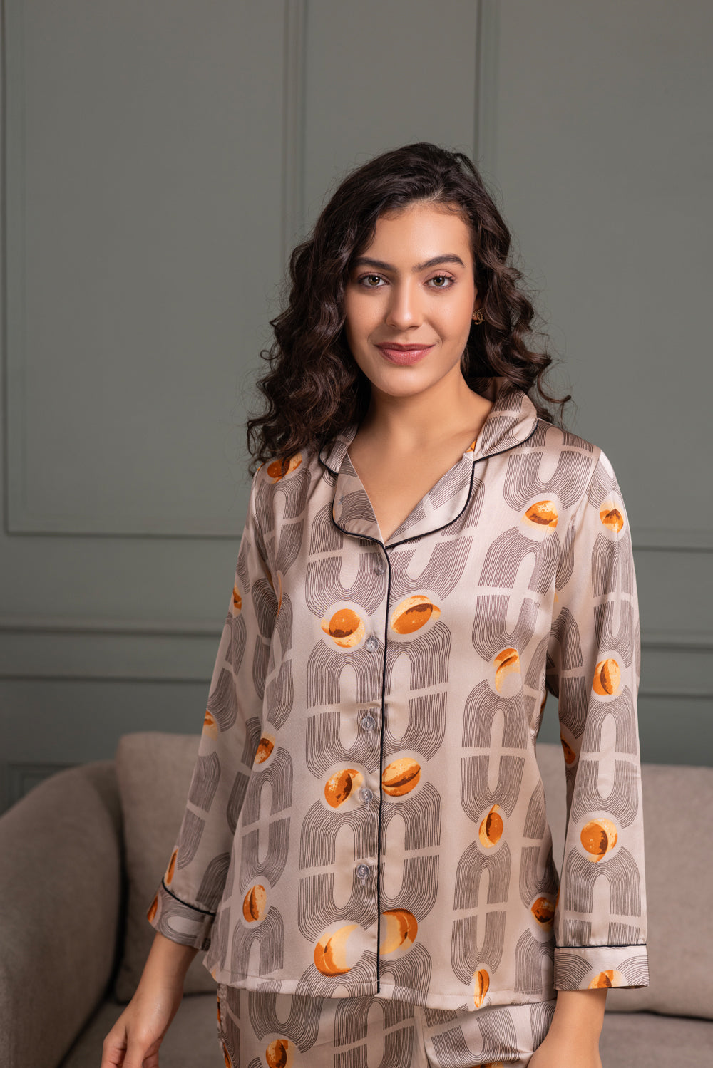 Classic collar Night suit in printed satin